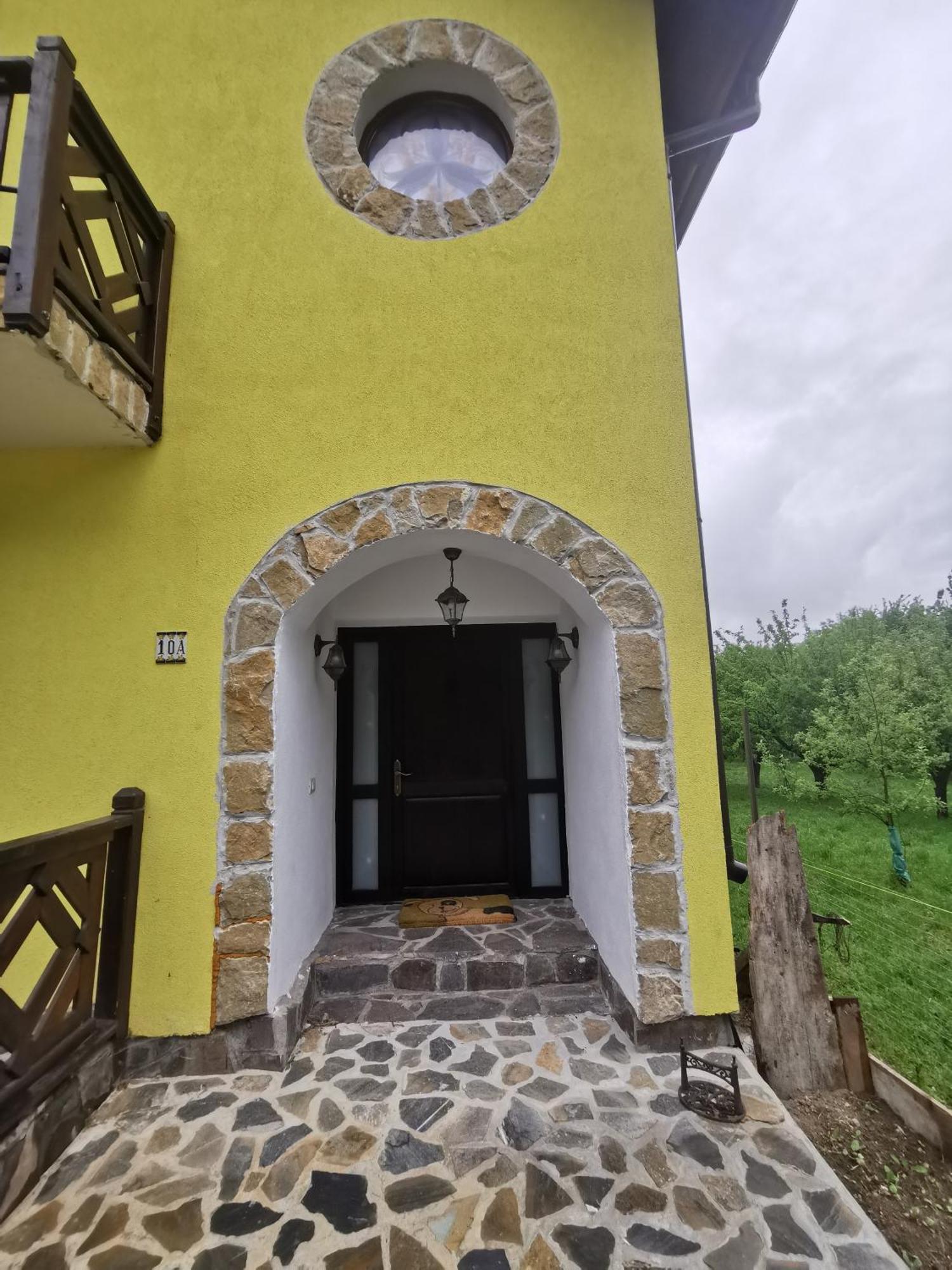 Yellow House Бран Екстер'єр фото